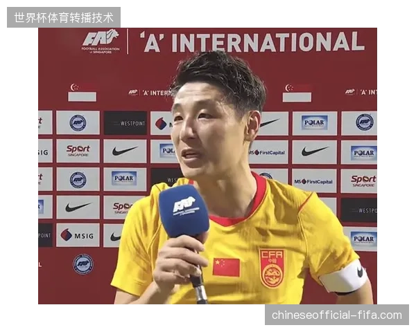 武磊在对阵新加坡的比赛中替补登场，成为完成国家队百场成就的现役球员